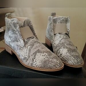 CCOCCI Beige Snake Slip-on Ankle Booties, Sizes Avail 6 And 9